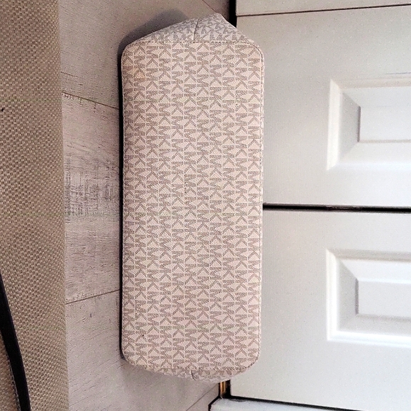 Tan Monogram Michael Kors Large Tote - Picture 4 of 8